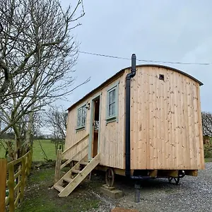 lowgingerfield-shepherd-hut.yorkshirehotels.net/